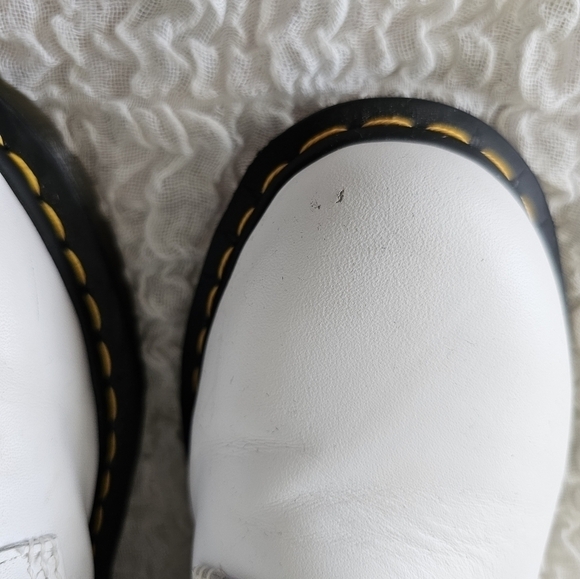 Doc Martin Booties 1460 8 eyelet white - Picture 9 of 11